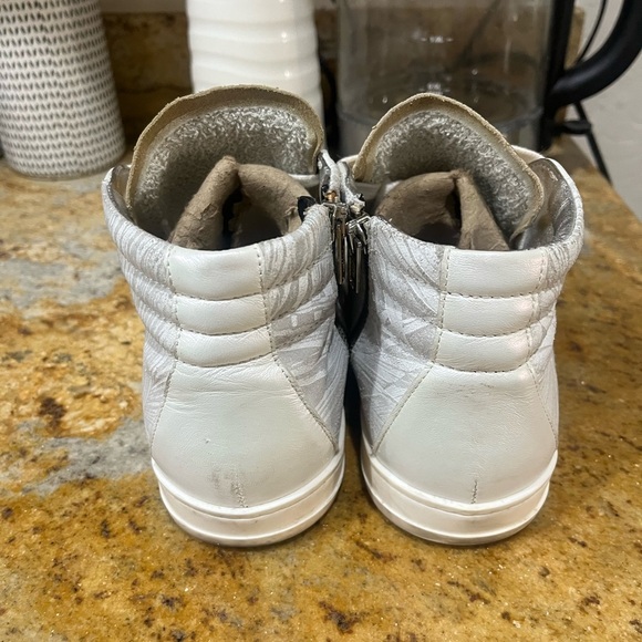 P448 leather woman’s shoes.  Size 8 - Picture 4 of 10